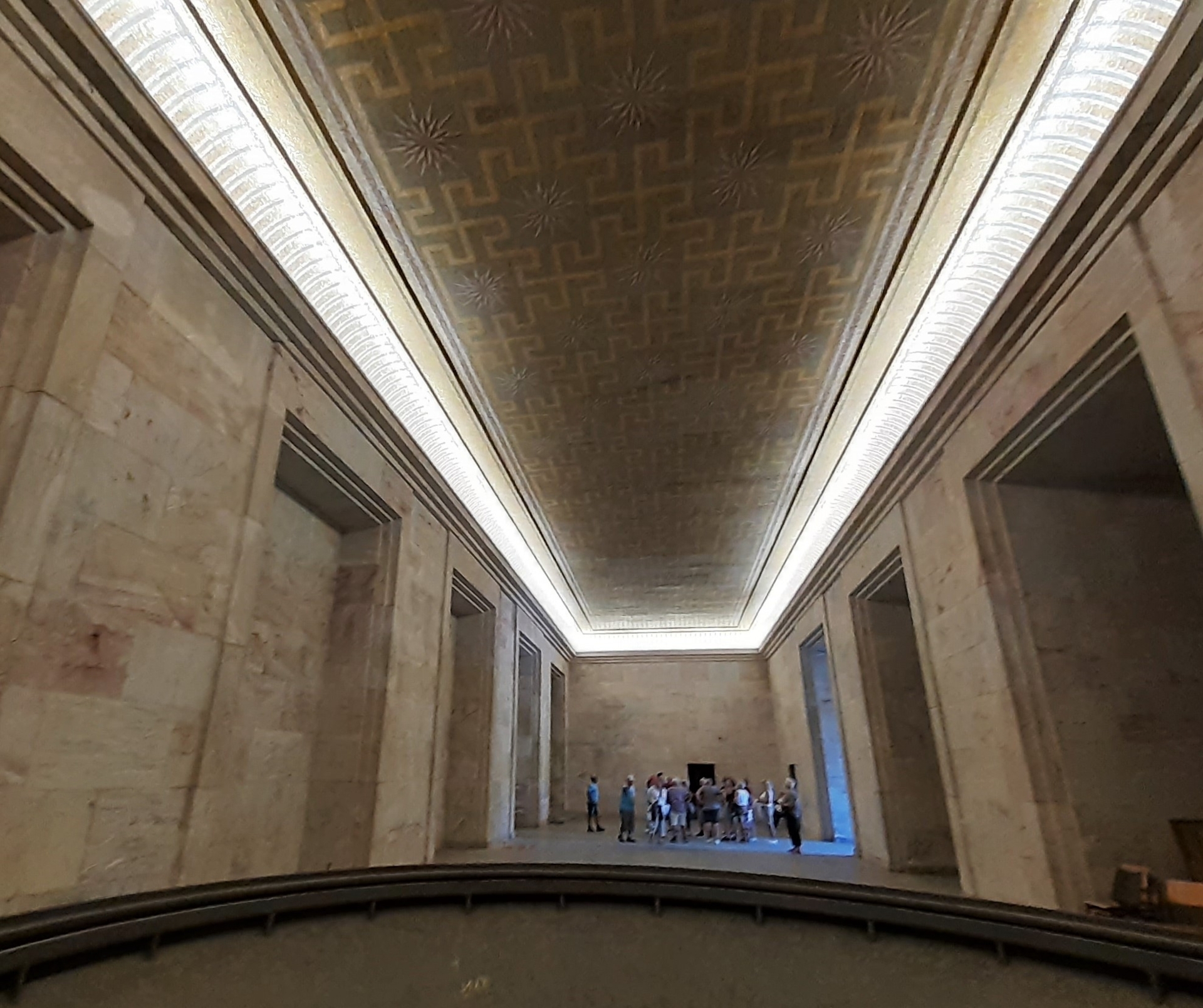 Bild: Innen der sogenannte Goldene Saal, Zutritt nur mit Führung