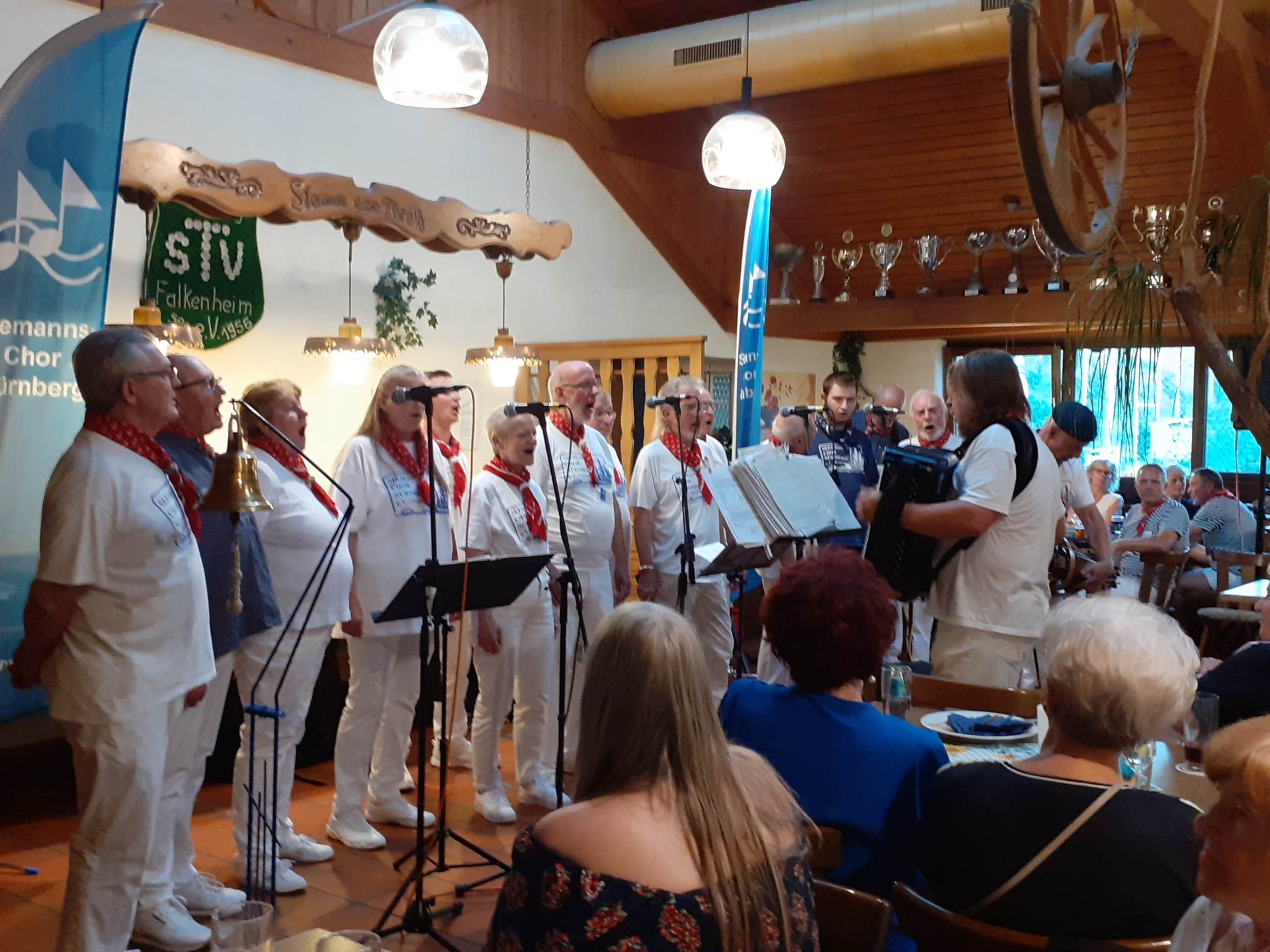 Bild: Wir nochmal mit Jonny, Jonny, John, come along, come along!