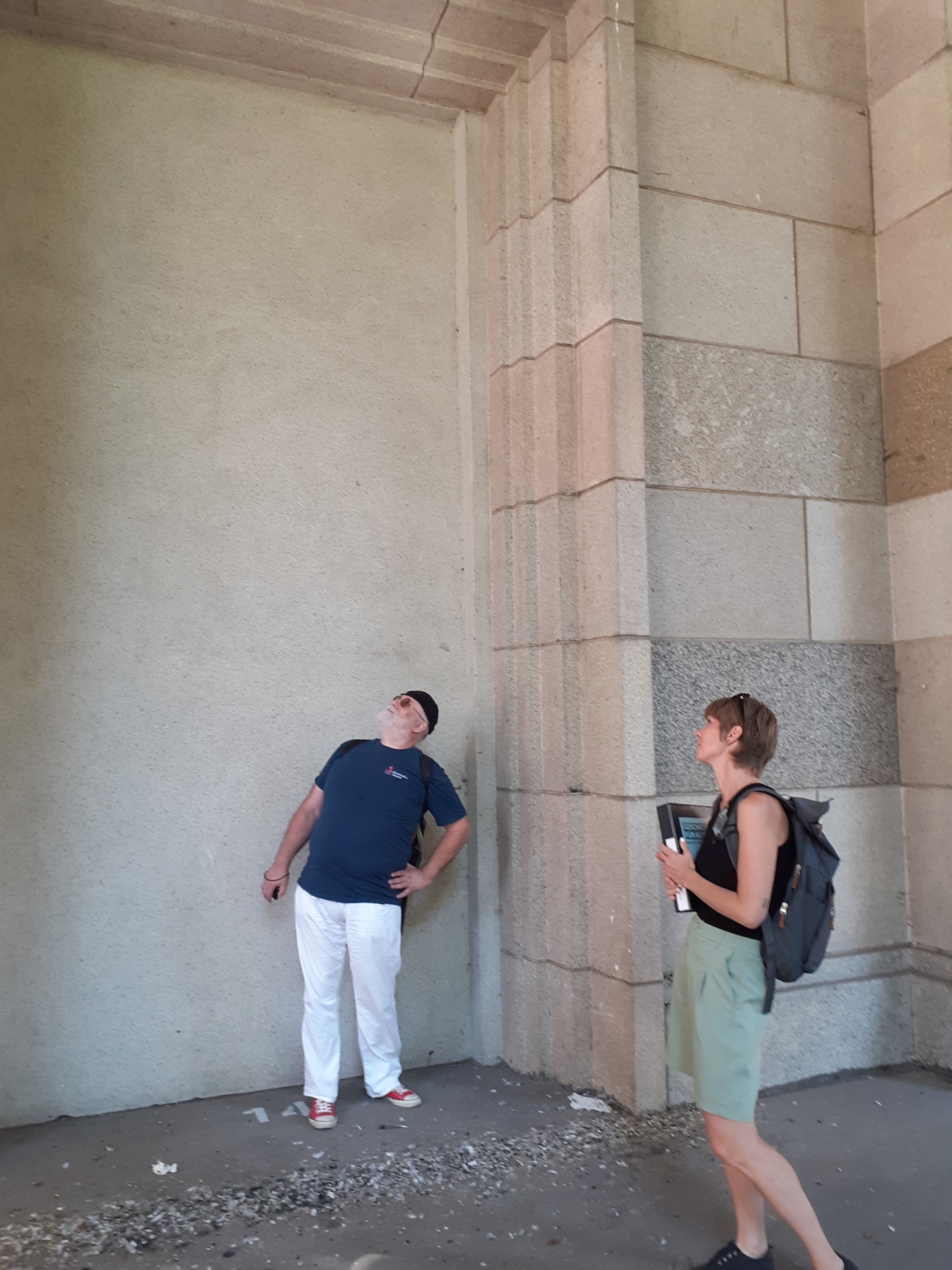 Bild: Ja, Moses, die zugemauerten Türen sind 6 Meter hoch