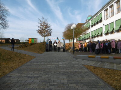 Foto des Albums: Schulhofeinweihung
