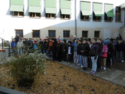 Foto des Albums: Schulhofeinweihung