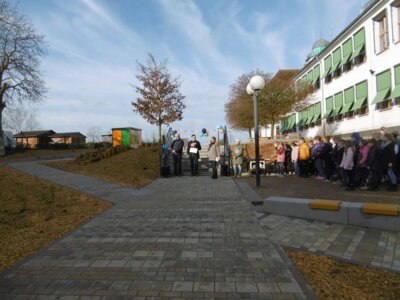 Foto des Albums: Schulhofeinweihung