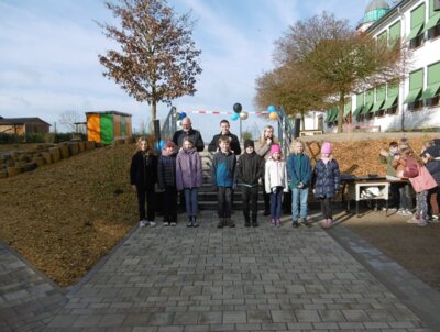 Foto des Albums: Schulhofeinweihung