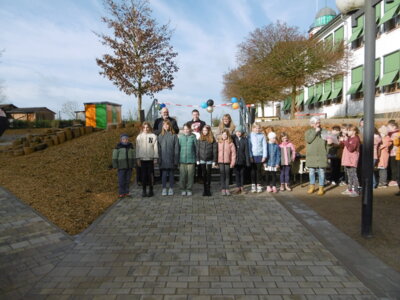 Foto des Albums: Schulhofeinweihung