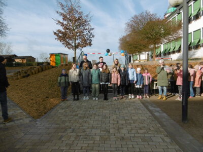 Foto des Albums: Schulhofeinweihung