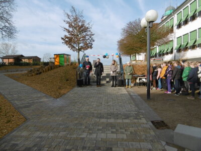Foto des Albums: Schulhofeinweihung