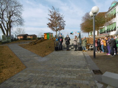 Foto des Albums: Schulhofeinweihung