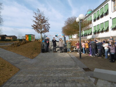 Foto des Albums: Schulhofeinweihung