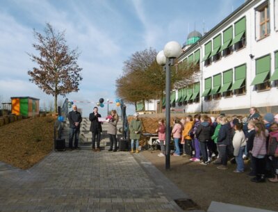 Foto des Albums: Schulhofeinweihung