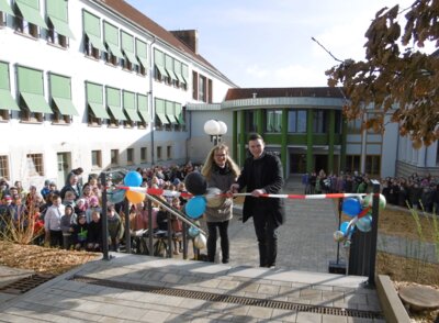 Foto des Albums: Schulhofeinweihung