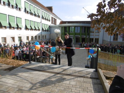 Foto des Albums: Schulhofeinweihung