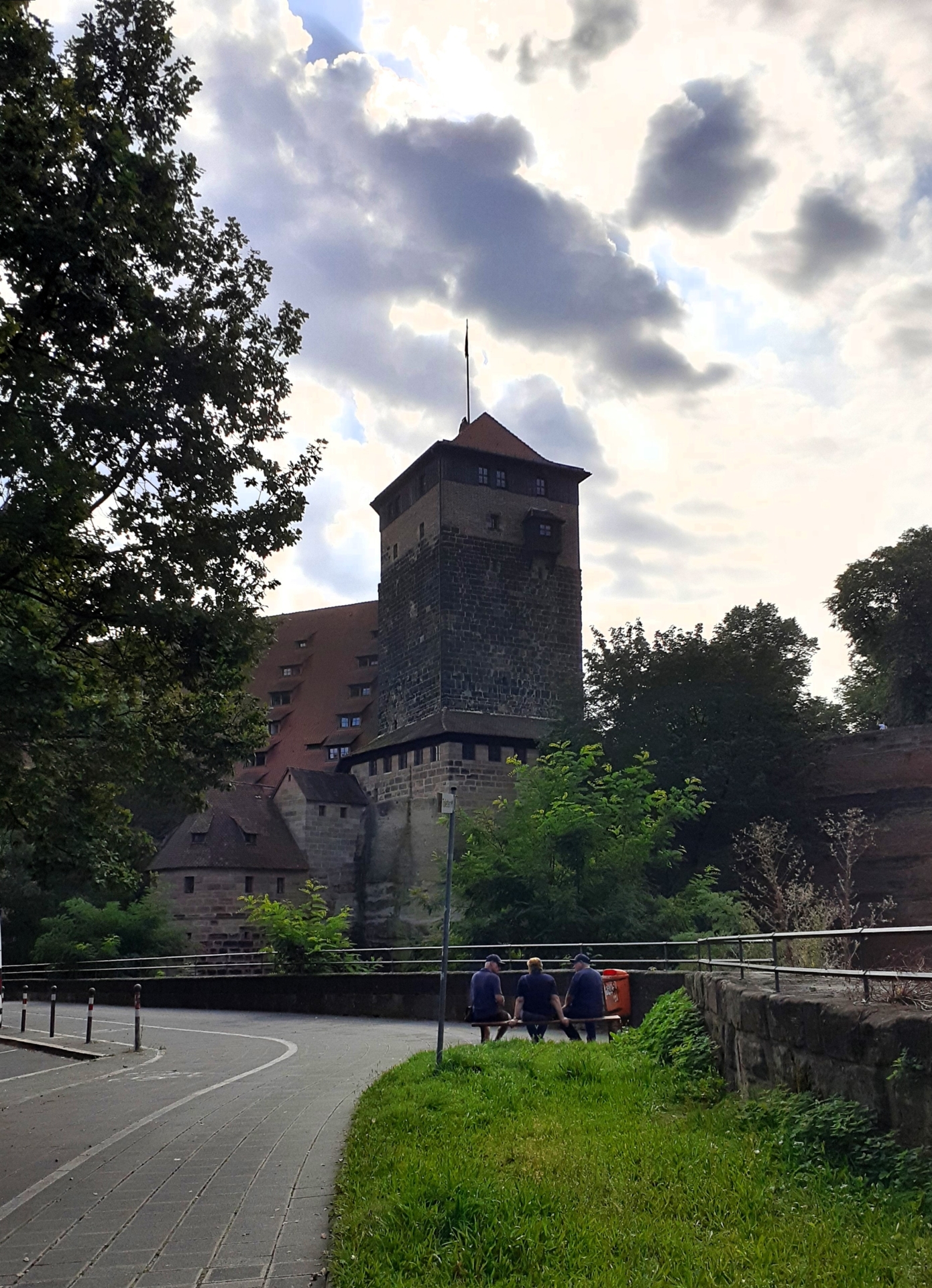 Bild: Wir erwarten den Bus