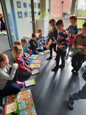 B&uuml;chertausch  (Bild vergr&ouml;&szlig;ern)