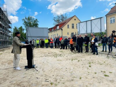Foto des Albums: Richtfest für  das neue Verwaltungsgebäude