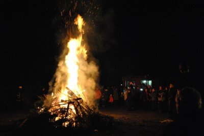 Foto des Albums: Weihnachtsbaumverbrennen 2011 (19. 04. 2024)