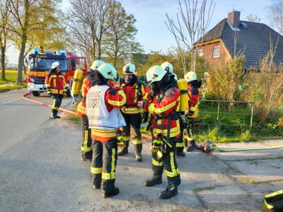 Foto des Albums: Alarmübung: Rauchentwicklung aus Abrisshaus, Menschenleben in Gefahr