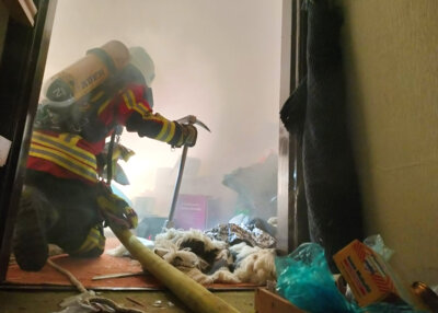 Foto des Albums: Alarmübung: Rauchentwicklung aus Abrisshaus, Menschenleben in Gefahr