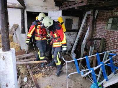 Foto des Albums: Alarmübung: Rauchentwicklung aus Abrisshaus, Menschenleben in Gefahr