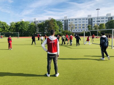 Foto des Albums: Klein und Groß beim Fußballspiel in der Highdecksiedlung (25. 04. 2024)