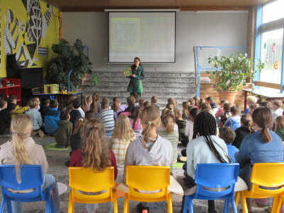 Foto des Albums: Autorenlesung mit Frau Klüser (25. 04. 2024)