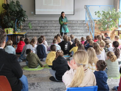 Foto des Albums: Autorenlesung mit Frau Klüser (25. 04. 2024)