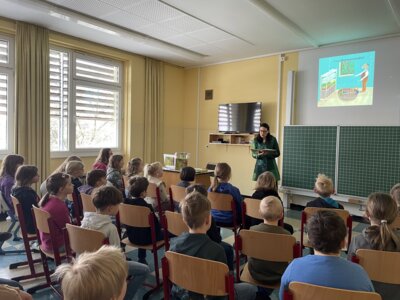 Foto des Albums: Autorenlesung mit Frau Klüser (25. 04. 2024)