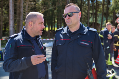 Foto des Albums: Auerbachs Feuerwehren trainieren im Waldpark
