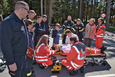 Foto des Albums: Auerbachs Feuerwehren trainieren im Waldpark