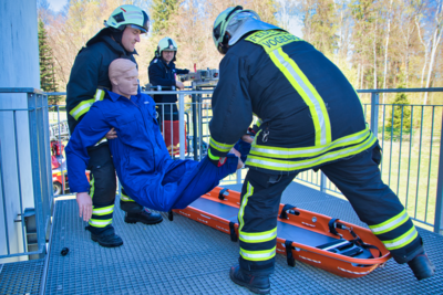 Foto des Albums: Auerbachs Feuerwehren trainieren im Waldpark