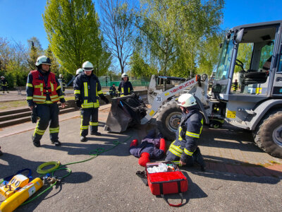 Foto des Albums: Stadtausbildungstag mit zwei Einsatz-Szenarien gemeistert