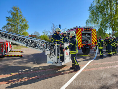 Foto des Albums: Stadtausbildungstag mit zwei Einsatz-Szenarien gemeistert