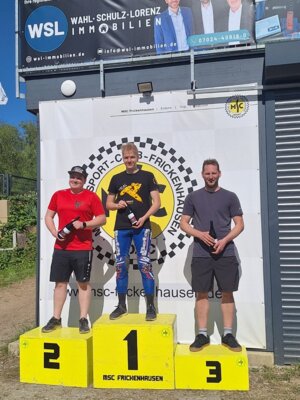 Vorschaubild: Siegerehrung Klasse 3B, blaue Spur Erwachsene, Jürgen Hable auf Platz 3