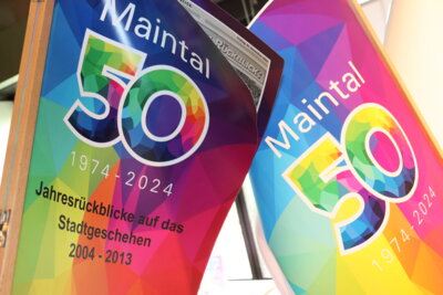 R&uuml;ckblick auf 50 Jahre Stadtgeschichte in den Jahresr&uuml;ckblicken des Maintal Tagesanzeigers.  (Bild vergr&ouml;&szlig;ern)