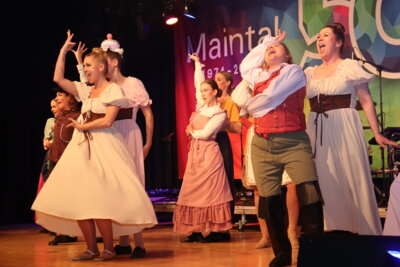 Die Showtanzgruppe "DACAPO".  (Bild vergr&ouml;&szlig;ern)