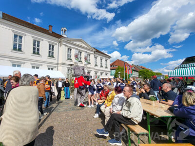 Foto des Albums: Sonniges Frühlingserwachen lockte Hunderte in die Innenstadt