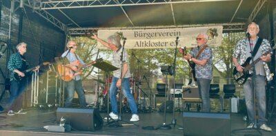 2024-05-01-Maibaumschm&uuml;cken (10)  (Bild vergr&ouml;&szlig;ern)