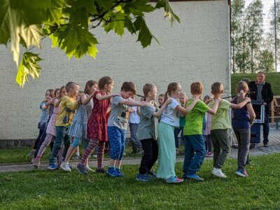 Foto des Albums: Tanz & Gesang rund um den Maibaum