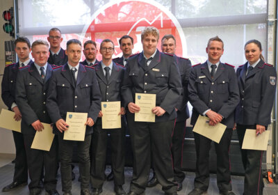 Vorschaubild: Als Feuerwehrfrau bzw. -mann wurden neu in den aktiven Dienst aufgenommen