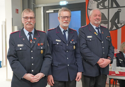 Vorschaubild: Sie wurden nach Erreichen der Altersgrenze aus dem aktiven Dienst verabschiedet: Fritz Melcher, Hans Dieter Onken und Gerold Thiele (v. links)