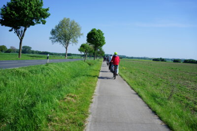 Neben der L392  (Bild vergr&ouml;&szlig;ern)