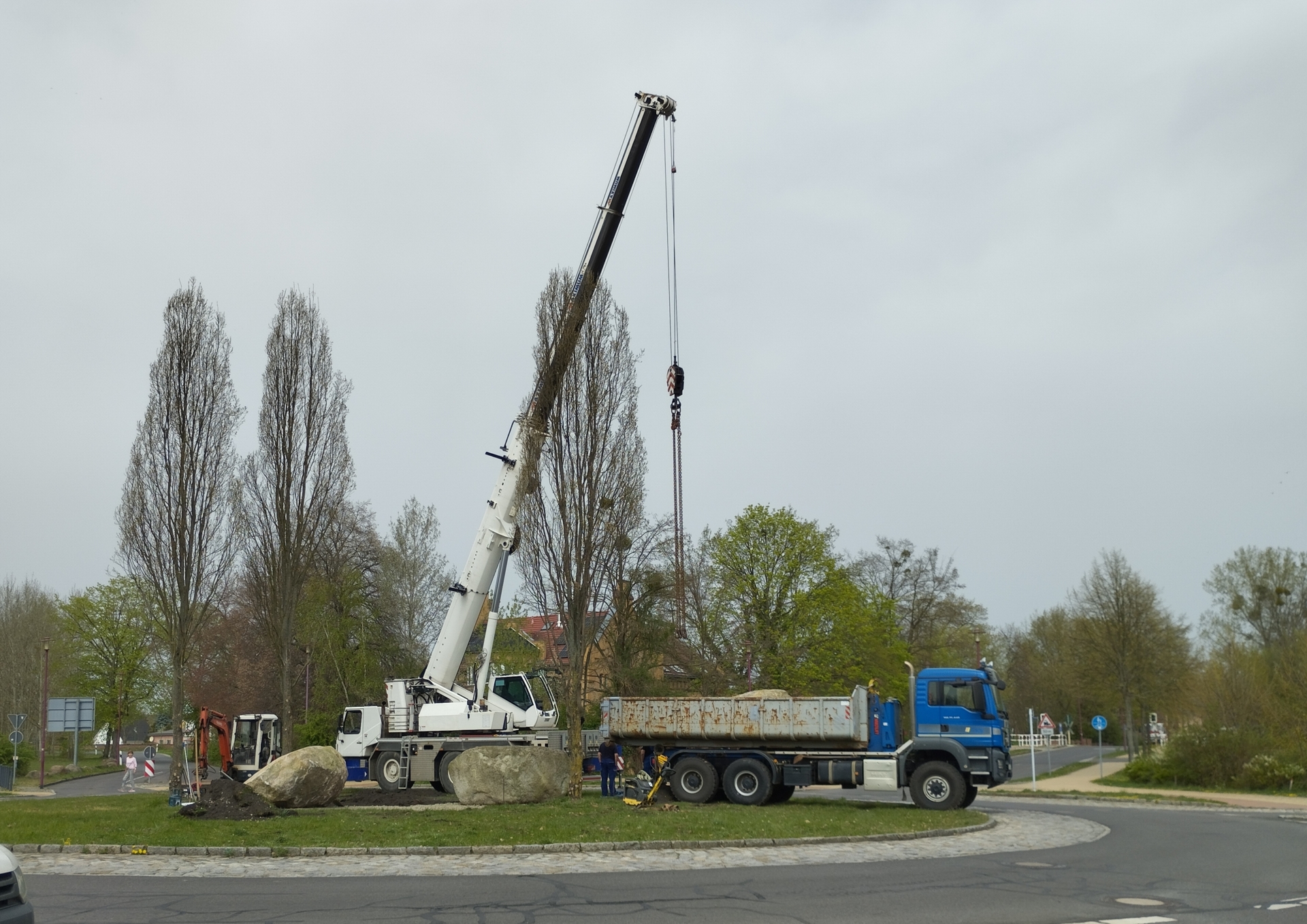 Bild: Platzierung der Findlinge