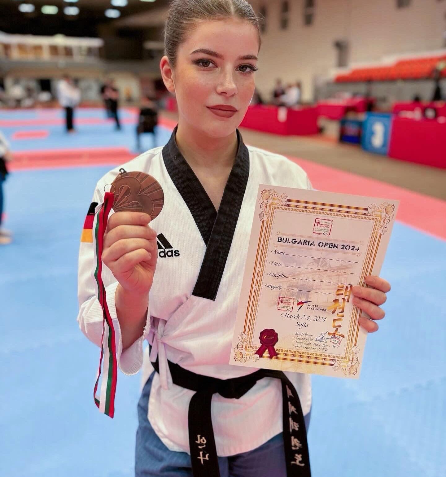 Bild: U30 Einzel: Bronze Anna Siepmann - Redfire