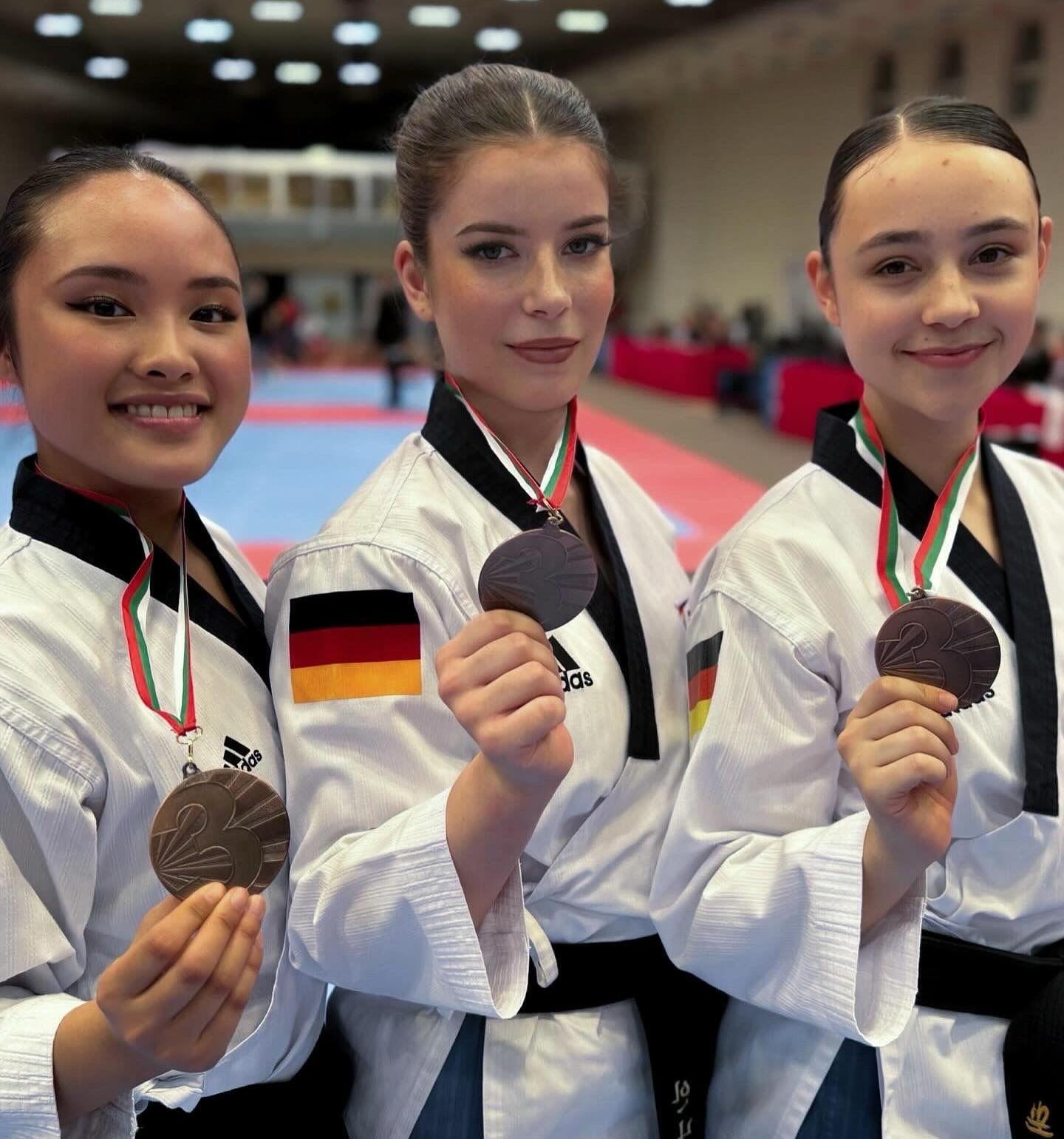Bild: U30 Team: Bronze - Anna Siepmann + Nam Phong Vuong (TVSH) + Marina Briechle (BTU)