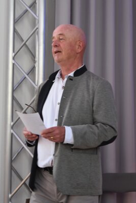 Vorschaubild: Begrüßung durch Volker Schöne