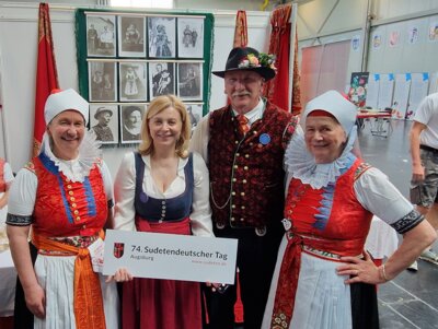 Vorschaubild: Die Generalkonsulin der Tschechischen Republik in München besucht uns am Stand