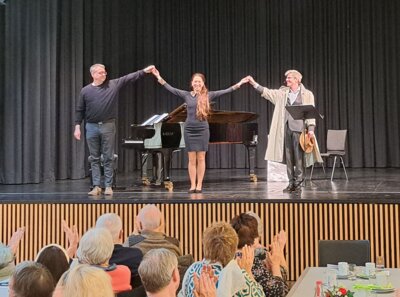 Ein grandioser Auftritt von S&auml;ngerin Eleonore Hochmuth, Chris Geisler am Klavier und Dr. Manfred Menzel beim Rezitieren von Bertolt Brechts Werk 