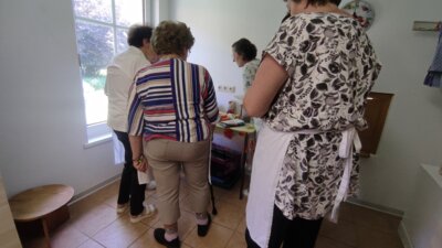 Foto des Albums: Altersgerechtes, gemeinschaftliches Kochen nach Saisonalkalender in Halenbeck (23. 05. 2024)