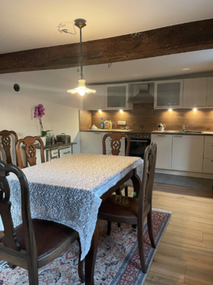 Thum'scher Hof - K&uuml;che mit Esszimmer  (Bild vergr&ouml;&szlig;ern)