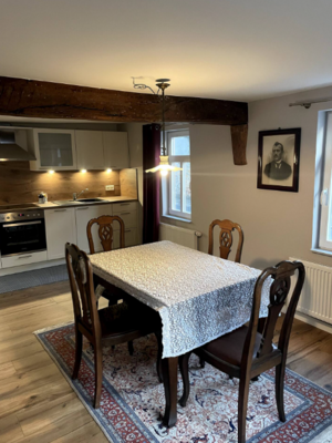 Thum'scher Hof - K&uuml;che mit Esszimmer  (Bild vergr&ouml;&szlig;ern)