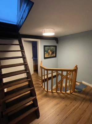 Thum'scher Hof - Flur mit Treppe  (Bild vergr&ouml;&szlig;ern)
